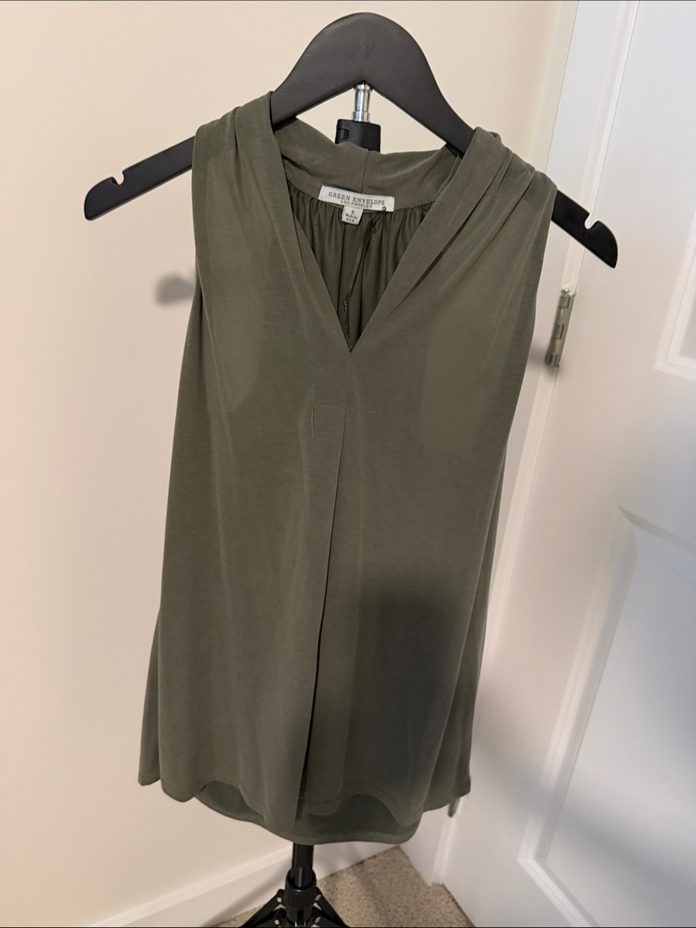 Green Envelope Olive Green V-Neck Sleeveless Camisole